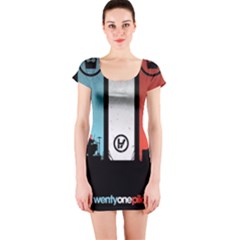Short Sleeve Bodycon Dress Front Short Sleeve Bodycon Dress Front