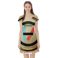 Short Sleeve Skater Dress Front Short Sleeve Skater Dress Front
