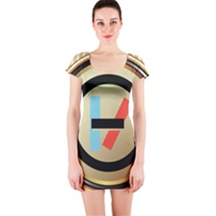 Short Sleeve Bodycon Dress Front Short Sleeve Bodycon Dress Front