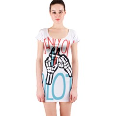 Short Sleeve Bodycon Dress Front Short Sleeve Bodycon Dress Front