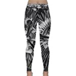 Black And White Passion Flower Passiflora  Classic Yoga Leggings