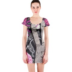 Short Sleeve Bodycon Dress Front Short Sleeve Bodycon Dress Front
