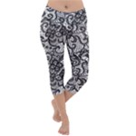 Encaje Lightweight Velour Capri Yoga Leggings