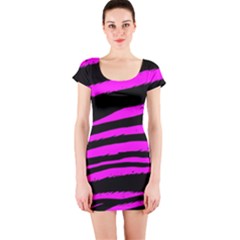 Short Sleeve Bodycon Dress Front Short Sleeve Bodycon Dress Front