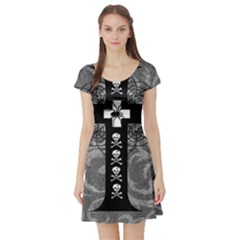 Short Sleeve Skater Dress Front Short Sleeve Skater Dress Front