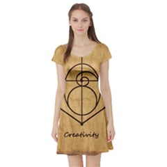 Short Sleeve Skater Dress Front Short Sleeve Skater Dress Front