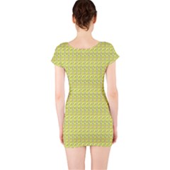 Short Sleeve Bodycon Dress Back Short Sleeve Bodycon Dress Back