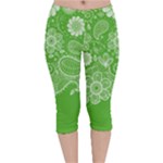 Green foliage background Velvet Capri Leggings 