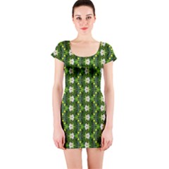 Short Sleeve Bodycon Dress Front Short Sleeve Bodycon Dress Front