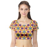 Wavey shapes pattern                                                              Short Sleeve Crop Top