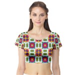 Shapes in shapes 2                                                                 Short Sleeve Crop Top