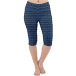 Blue Diamonds Motif Fancy Pattern Design Lightweight Velour Cropped Yoga Leggings