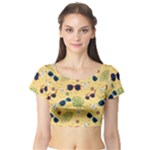 Seamless Pattern Of Sunglasses Tropical Leaves And Flowers Short Sleeve Crop Top