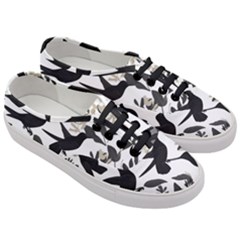 Women s Classic Low Top Sneakers 