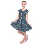 Bons Foot Prints Pattern Background Kids  Short Sleeve Dress