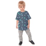 Bons Foot Prints Pattern Background Kids  Raglan T-Shirt