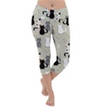 Cute Cat Seamless Pattern Lightweight Velour Capri Yoga Leggings