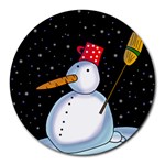 Lonely snowman Round Mousepads