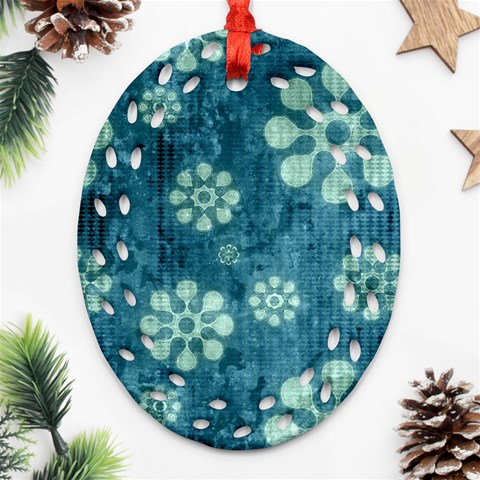 Snow Flake Art Ornament (Oval Filigree) from ArtsNow.com Front