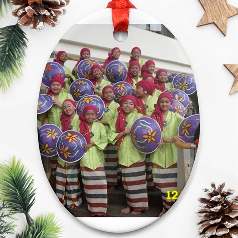 SDC10169 Ornament (Oval) from ArtsNow.com Front